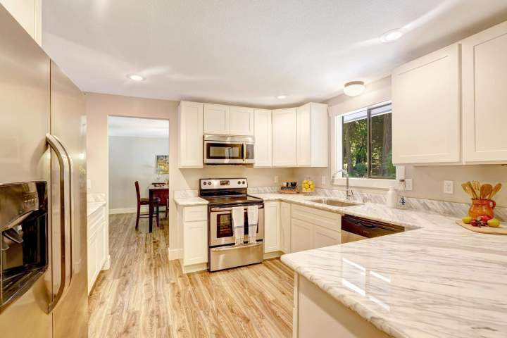 Elegant, Durable, and Custom-Made – The Perfect Countertops for Your Kitchen.